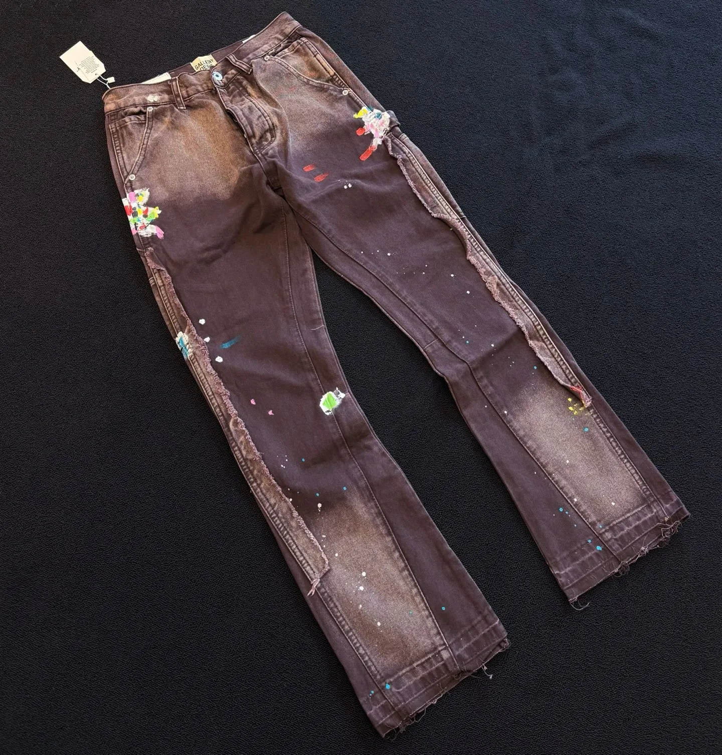 P230 model number: D404 GALLERY DEPT micro-flared distressed distressed jeans, three-dimensional version, loose and comfortable, not picky about body shape, factory precision, original factory quality control, same style for men and women, can be matched with couples, versatile recommendation, must-have denim for all seasons, made of heavy-duty washed pure cotton denim fabric. After washing, it is soft and thick, very stylish when worn. Size: 28, 30, 32, 34, 36 (S-XXL) Color: Splicing Size reference # 28 pants length 100 waist 72 30 pants length 102 waist 76 32 pants length 104 waist 80 34 pants length 106 waist 84 36 pants length 108 waist 88